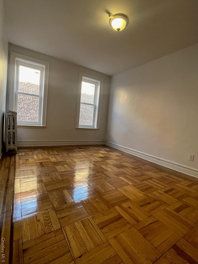 660 Hemlock St in Brooklyn, NY - Building Photo - Building Photo