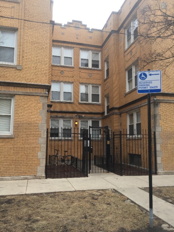 4425 W Fullerton Ave