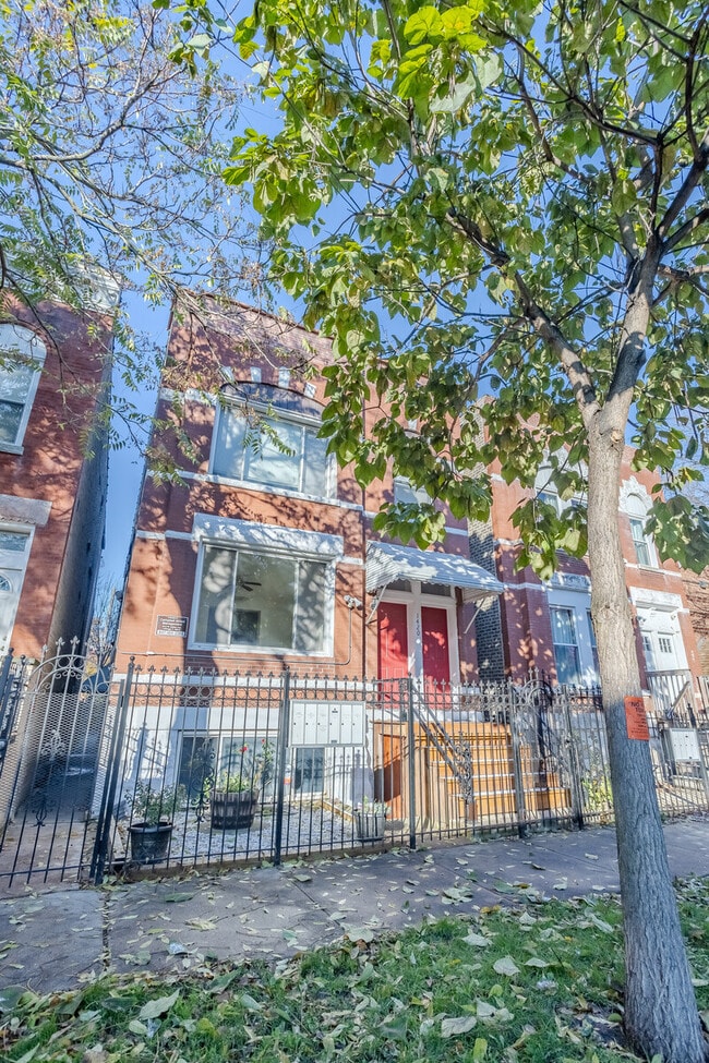1420 N Campbell Ave, Unit 1F