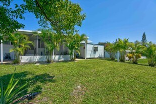 7075 SE Bluebird Cir in Hobe Sound, FL - Building Photo - Building Photo