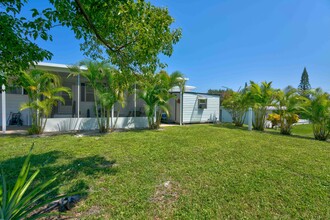 7075 SE Bluebird Cir in Hobe Sound, FL - Building Photo - Building Photo