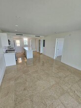 2905 Point E Dr in Aventura, FL - Building Photo - Building Photo