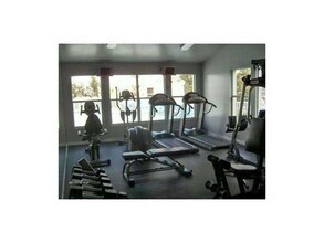 3441 NW 44th St, Unit 107 in Lauderdale Lakes, FL - Building Photo - Building Photo