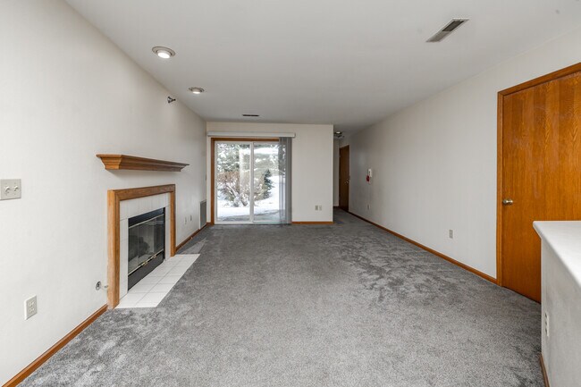 Milestone Properties in Pewaukee, WI - Foto de edificio - Interior Photo