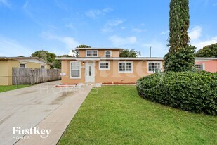 1443 7th St in West Palm Beach, FL - Building Photo