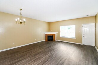 4683 Waterfront Oak Dr in Memphis, TN - Building Photo - Building Photo