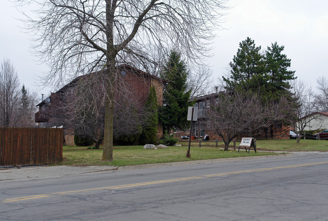 329 E Nepessing St in Lapeer, MI - Building Photo - Building Photo