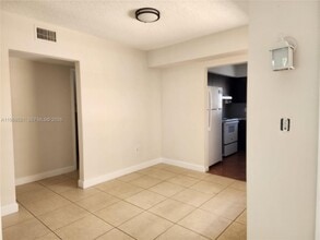 7368 SW 82nd St, Unit E216 in Miami, FL - Building Photo - Building Photo