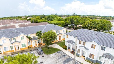 7301 NW 174th Terrace in Hialeah, FL - Building Photo - Building Photo