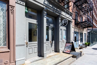 250 Front St in New York, NY - Building Photo - Building Photo