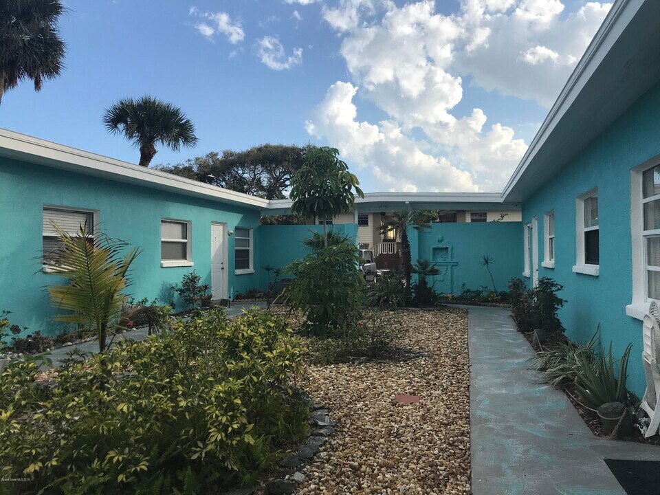402 Adams Ave in Cape Canaveral, FL - Building Photo