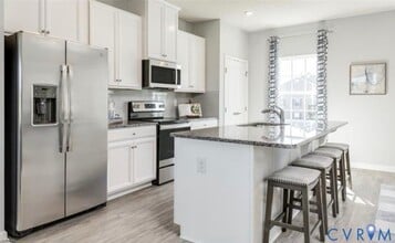 501 Old Lime Pl in Sandston, VA - Foto de edificio - Building Photo