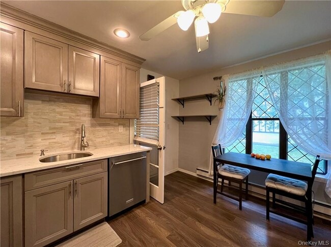 768 Sierra Vista Ln in Valley Cottage, NY - Building Photo - Building Photo