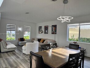 19232 N Gardenia Ave in Weston, FL - Building Photo - Building Photo