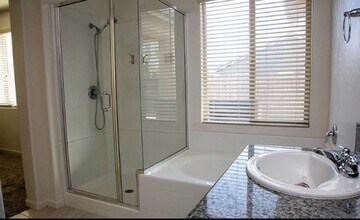 1003 W Porter Ave in Visalia, CA - Building Photo - Building Photo