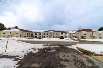 11 Robert Dr in Lancaster, NY - Building Photo - Building Photo
