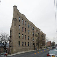 383 Warburton Ave in Yonkers, NY - Foto de edificio - Building Photo