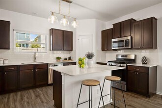 112 High Plains Pass in Liberty Hill, TX - Building Photo - Building Photo