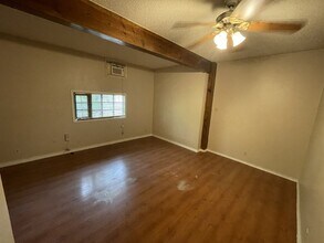 201 E Dullnig Ct-Unit -#5 in San Antonio, TX - Building Photo - Building Photo
