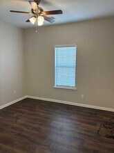 313 Carlos G Parker Blvd NW in Taylor, TX - Building Photo - Building Photo