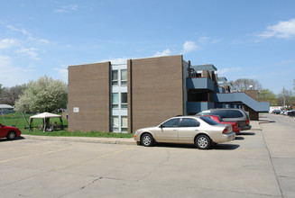 Bruin Village in Bellevue, NE - Building Photo - Building Photo