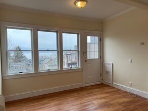 10 S Eckar St, Unit Top Floor in Irvington, NY - Building Photo - Building Photo