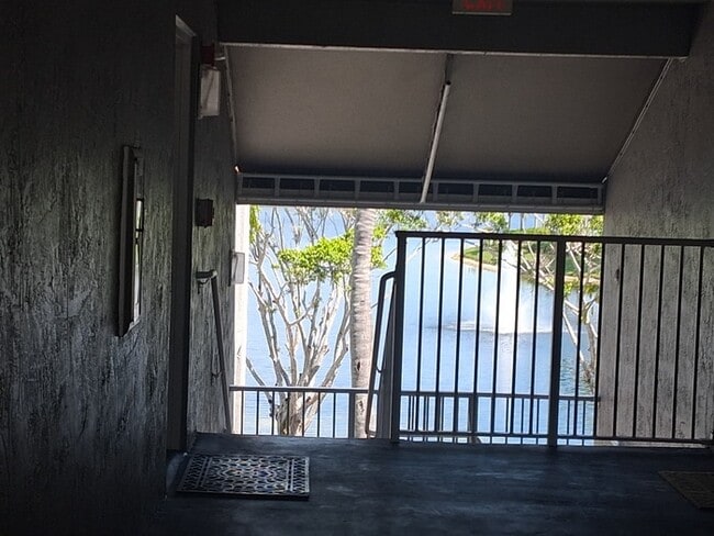 11165 SW 6th St in Pembroke Pines, FL - Building Photo - Building Photo