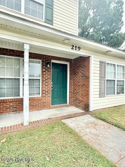 219 Palace Cir