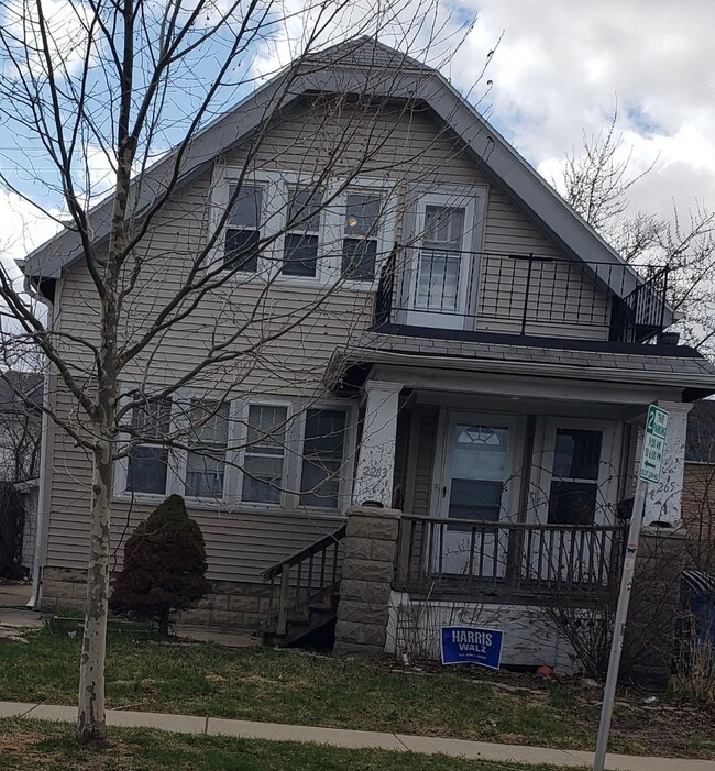2263 N 72nd St