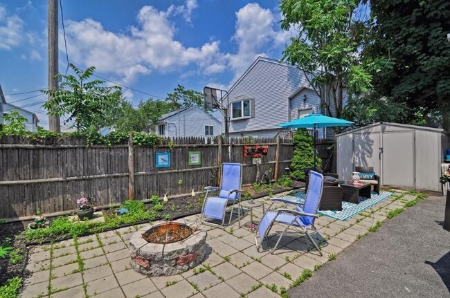 48 Coolidge St-Unit -Unit 1 in Everett, MA - Building Photo - Building Photo