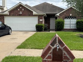 21111 Woodland Green Dr in Katy, TX - Building Photo