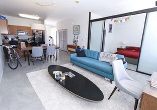 435 W Center Street Promenade, Unit 429 in Anaheim, CA - Building Photo - Building Photo