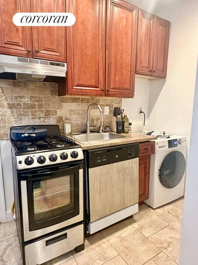 235 E 4th St in New York, NY - Building Photo - Building Photo
