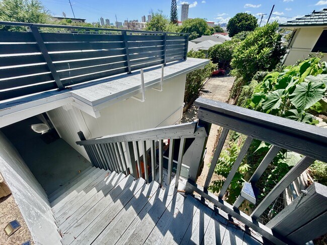 1226 St Louis Dr in Honolulu, HI - Building Photo - Building Photo