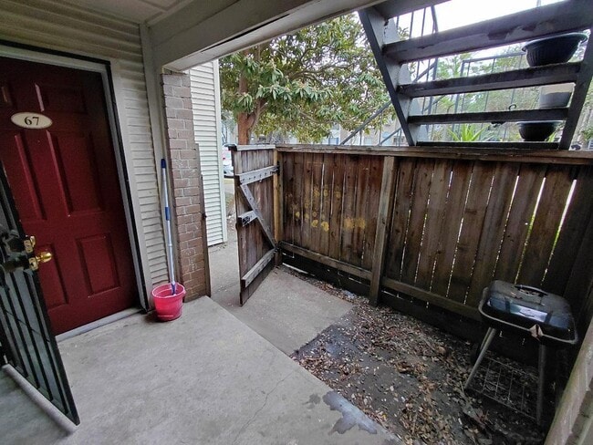 3900 Woodchase Dr, Unit 67