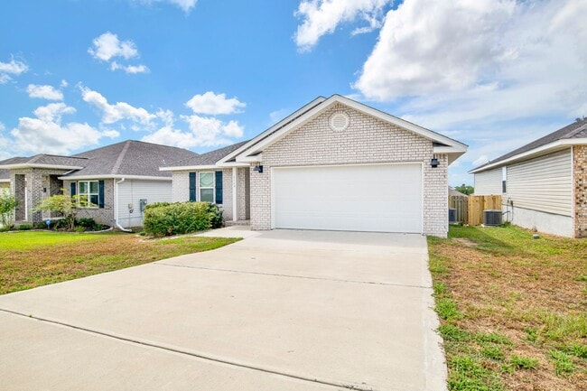 5549 Galahad Trl in Milton, FL - Building Photo - Building Photo