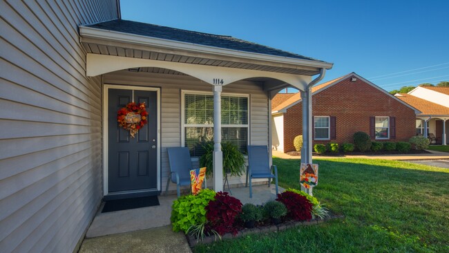 Dam Neck Square Apartments in Virginia Beach, VA - Building Photo - Building Photo