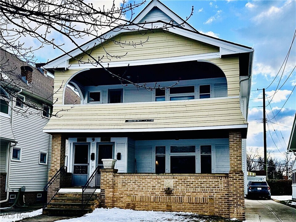 16701 Delaware Ave in Lakewood, OH - Building Photo