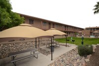 Building Photo - 4 Rent Weekly- Phoenix Northwest Apartments in Phoenix, Arizona