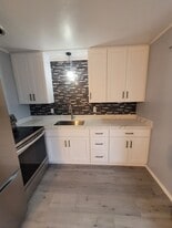 34829-34829 Seavey Loop Rd in Eugene, OR - Building Photo