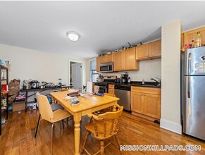 44 Hillside St in Boston, MA - Building Photo - Building Photo