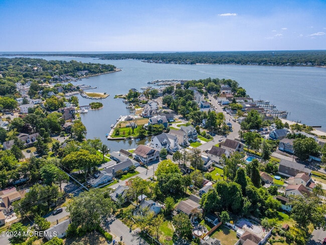 105 Longfellow Ave in Toms River, NJ - Building Photo - Building Photo