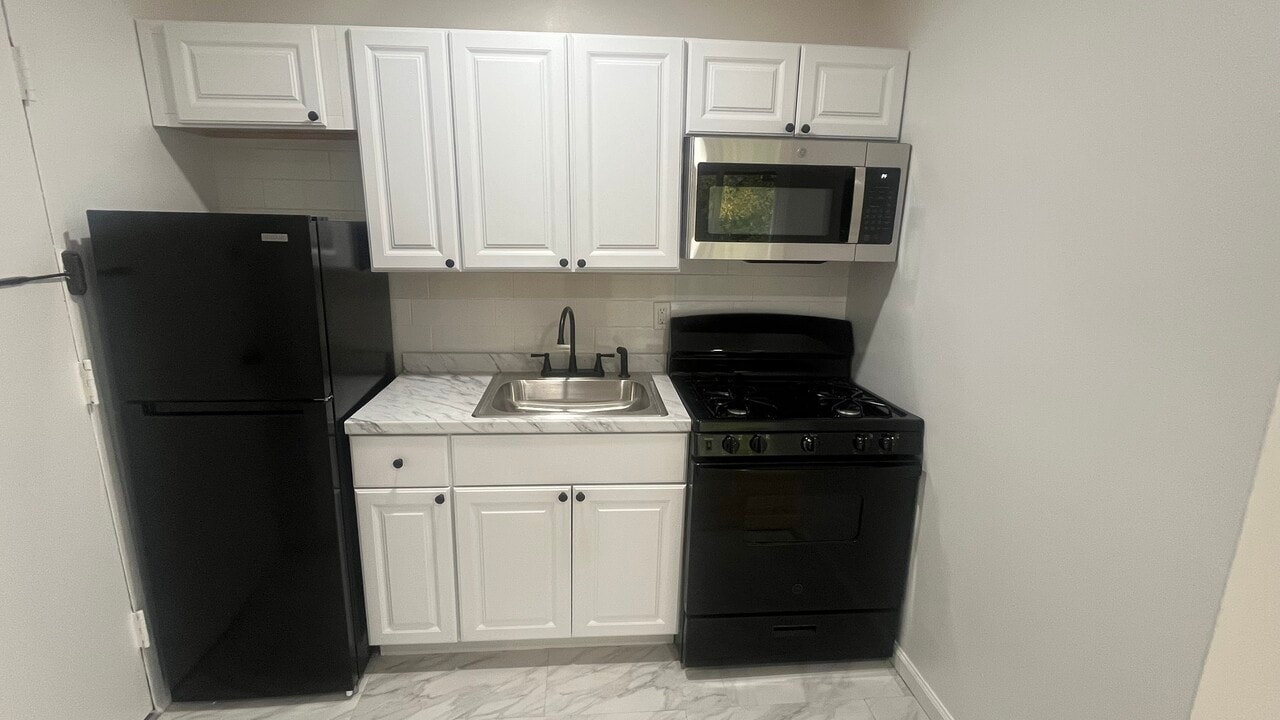 510 Stuyvesant Ave, Unit 2 in Irvington, NJ - Building Photo