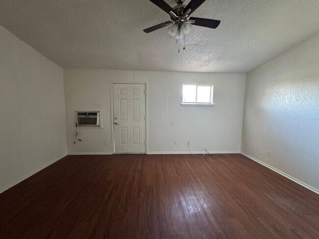 715 N 20th St in Temple, TX - Foto de edificio - Building Photo