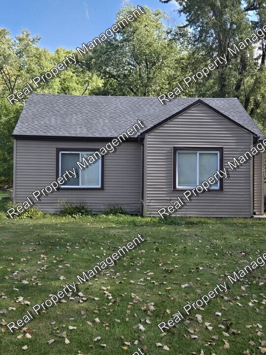 7703 W Taft St in Merrillville, IN - Building Photo