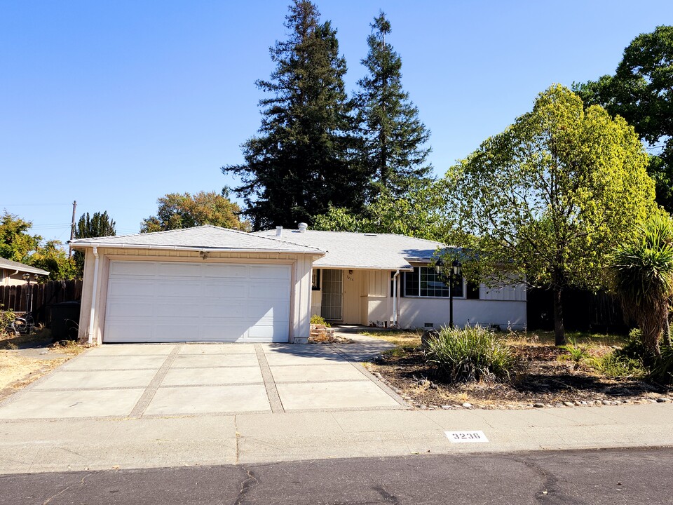 3236 Claudia Dr in Concord, CA - Foto de edificio