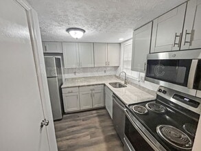 3015 Spruce Cir in Snellville, GA - Building Photo - Building Photo