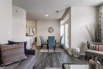 Riverchase Apartments in Indianapolis, IN - Building Photo - Building Photo