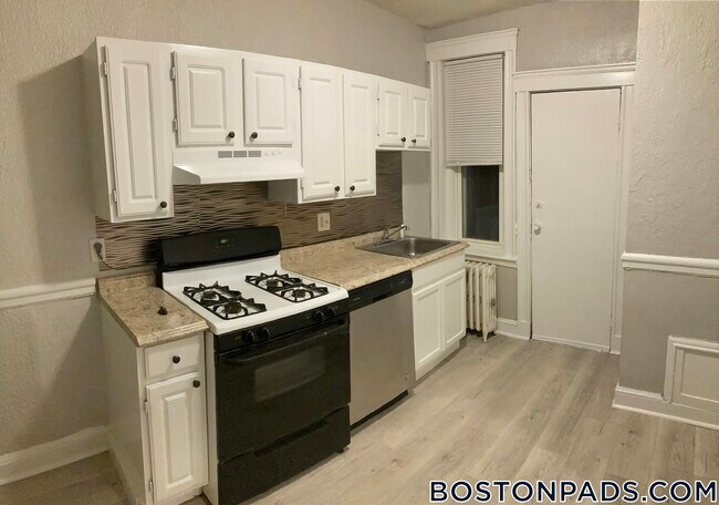 95 Nichols St, Unit 4 in Everett, MA - Building Photo - Building Photo