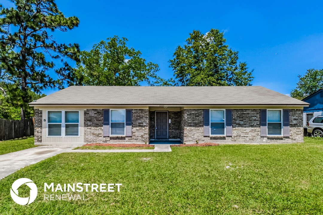 8343 Spring Lake Rd N in Jacksonville, FL - Building Photo